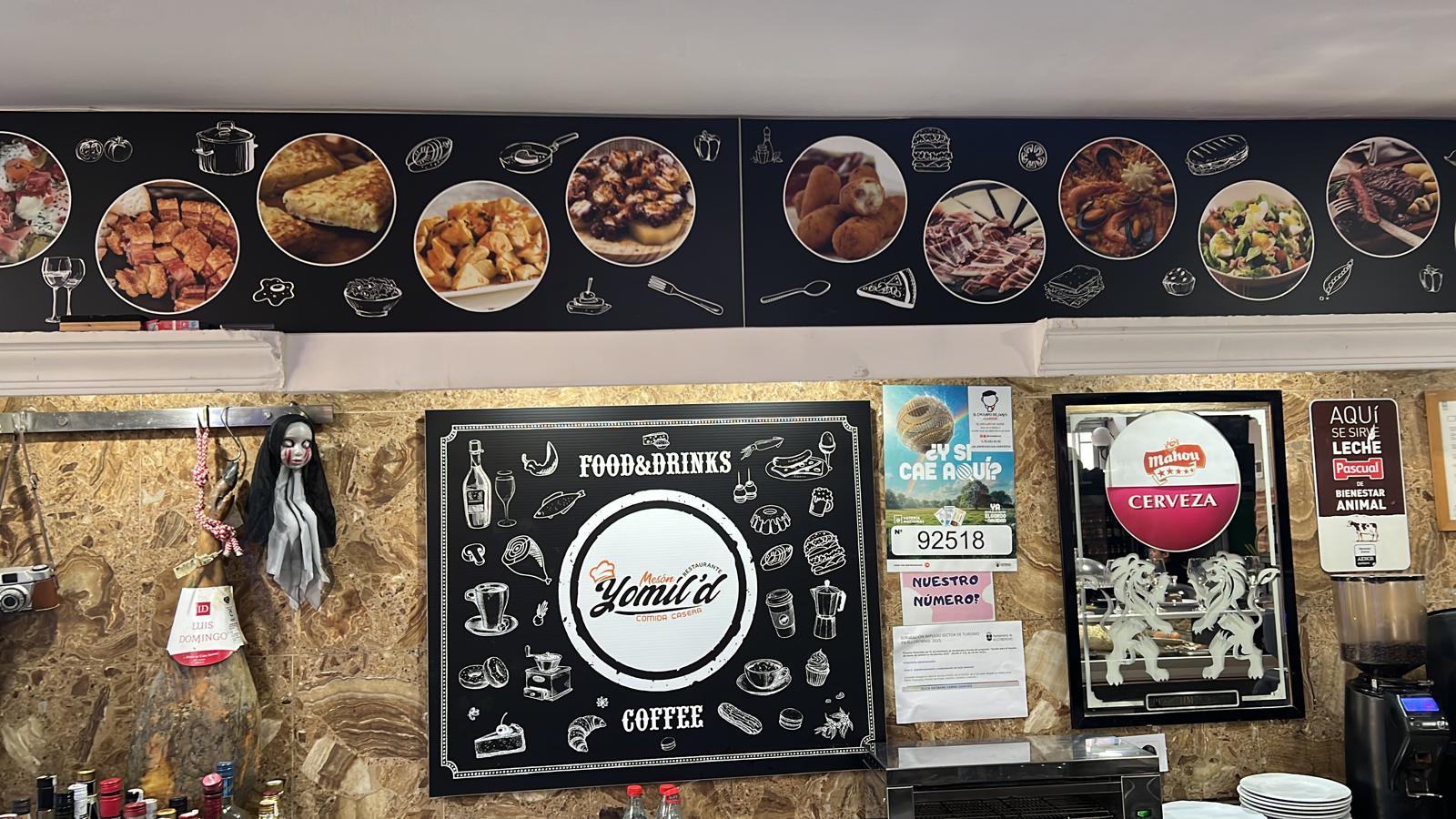 Interior del restaurante Mesón Yomild